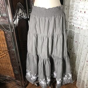 Old Navy Gray Tiered Maxi Skirt with White Floral Hem